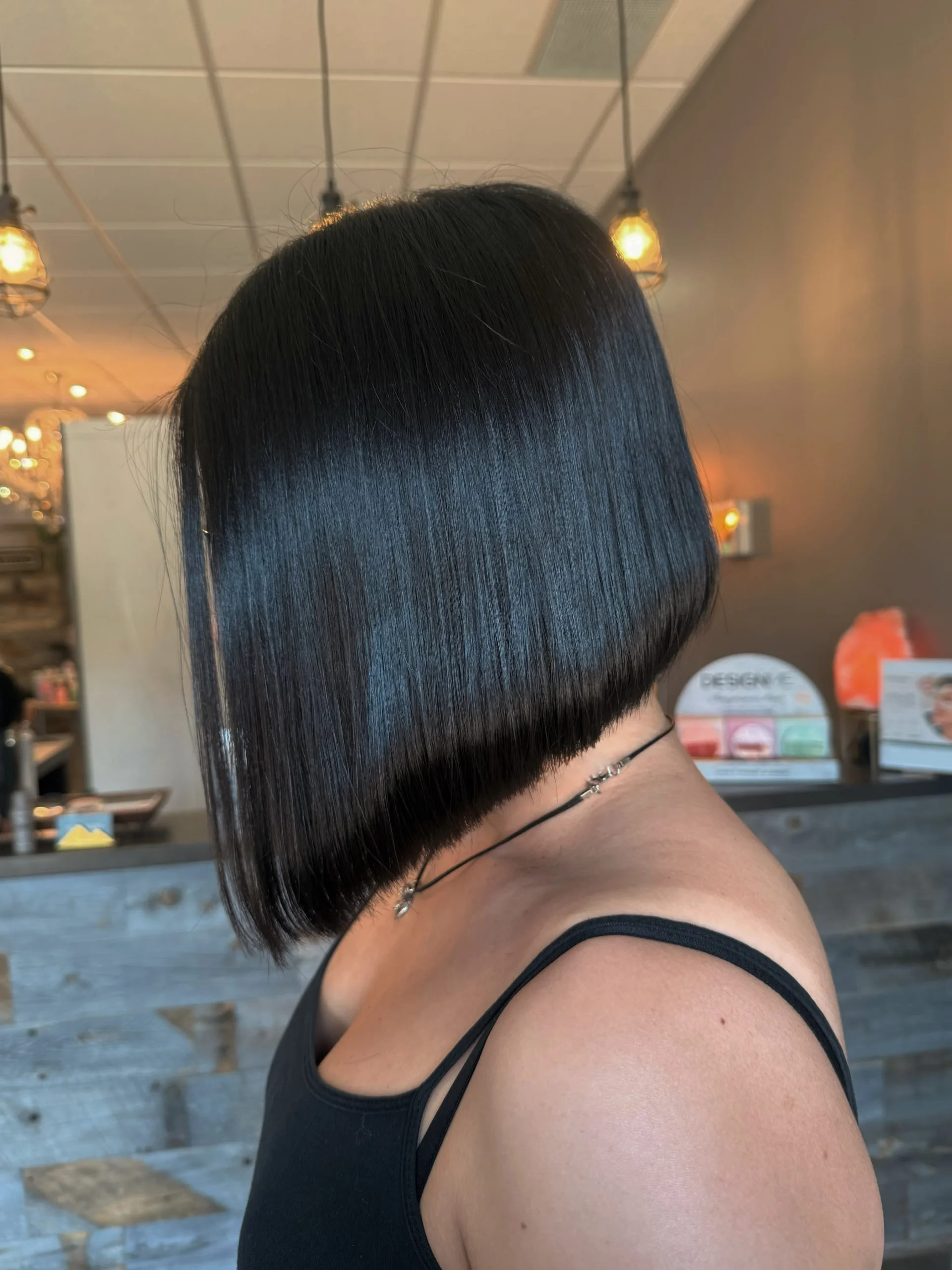 Sleek Glass Bob with Smoothing Serum
