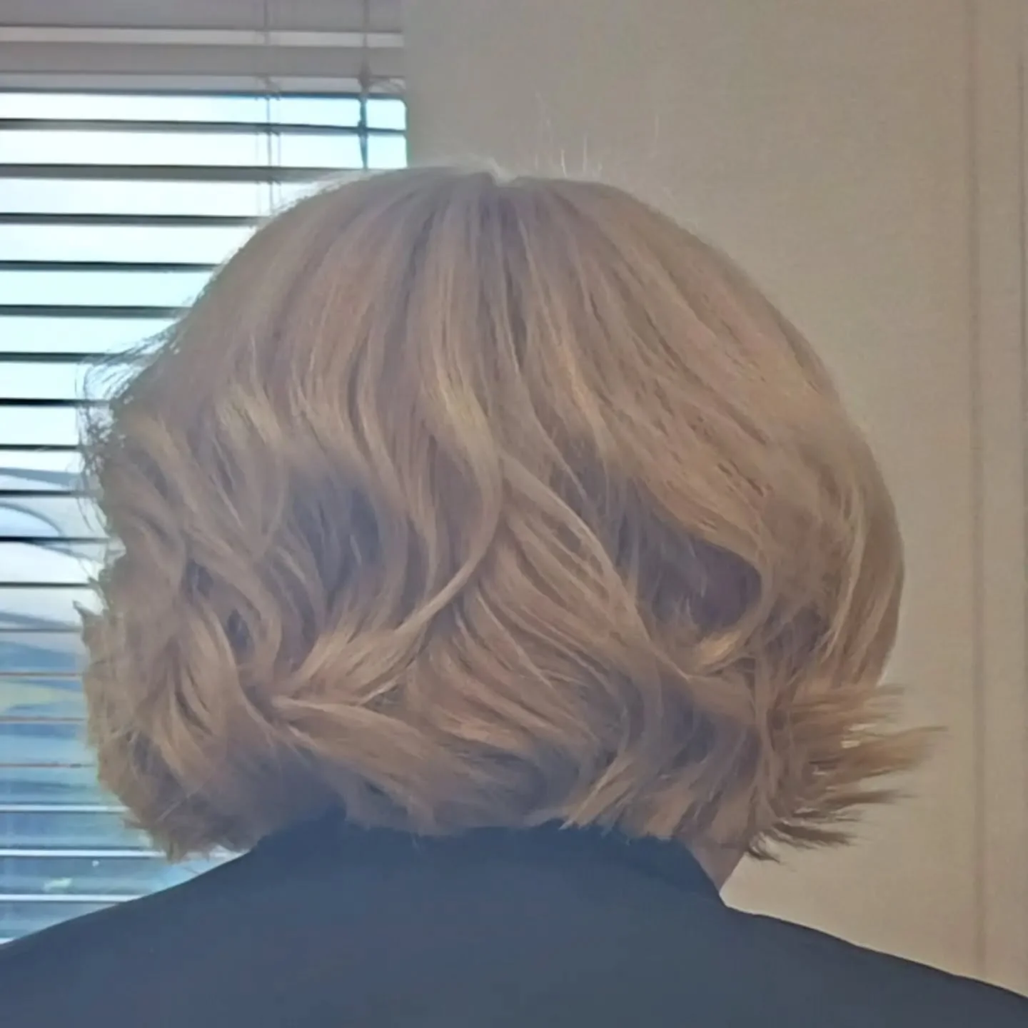 Volumizing Mousse Bob with Root Lift