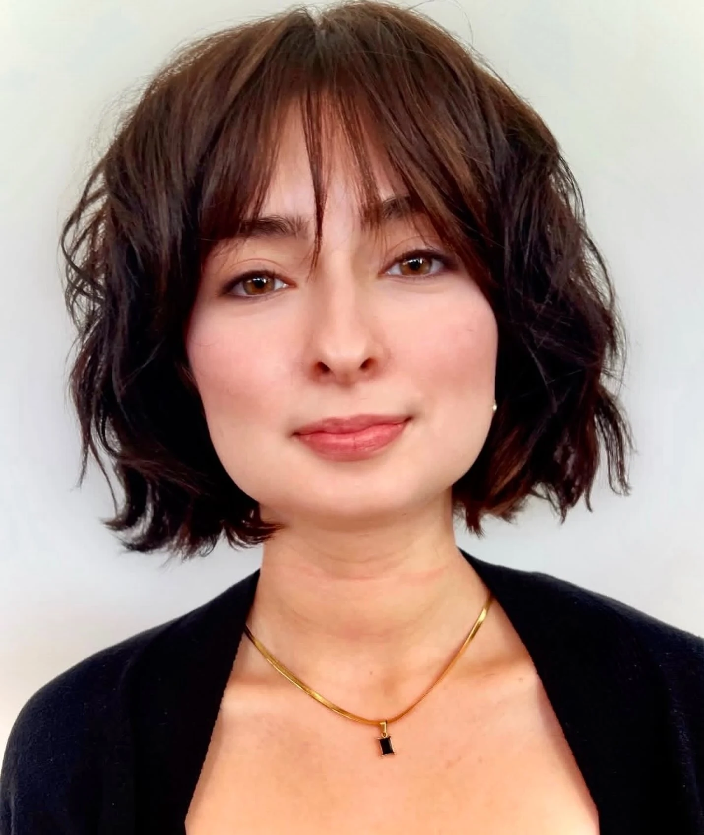 Woman with thin fine hair wearing a wavy shaggy bob styled with soft natural waves